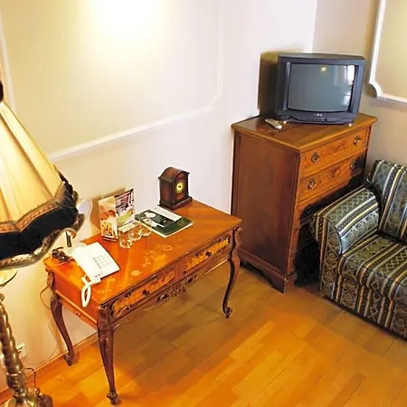Otel Olevi Residents