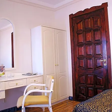 Otel Olevi Residents 3*
