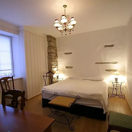 Otel Olevi Residents