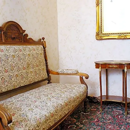 Otel Olevi Residents