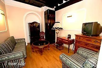 מלון Olevi Residents 3*
